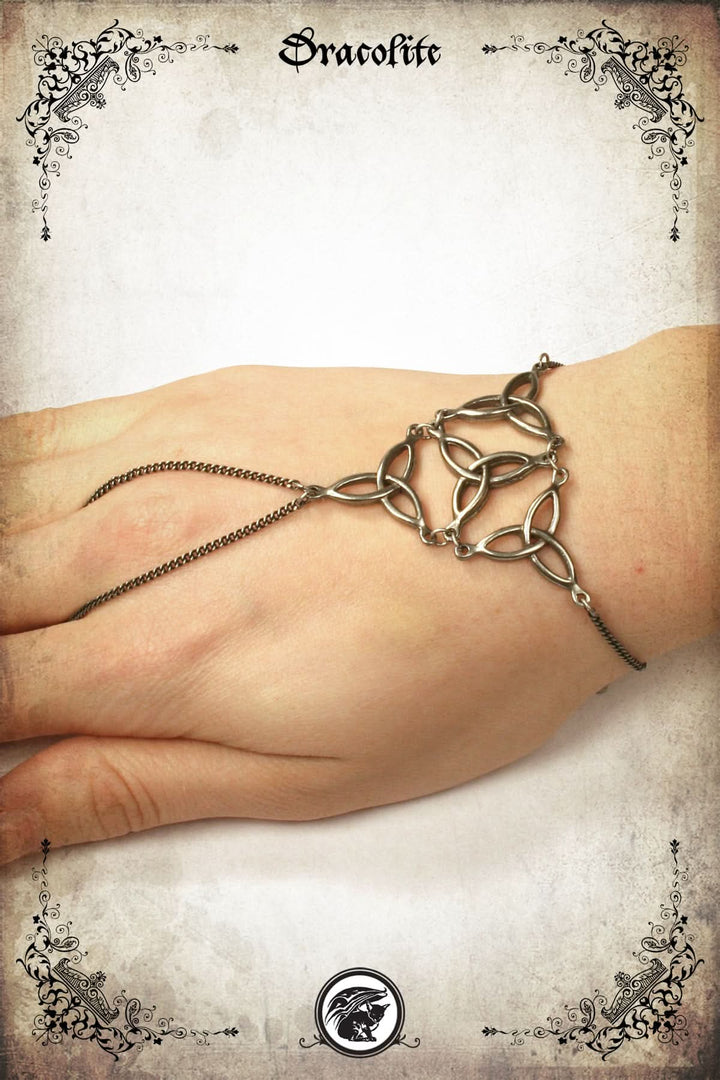 Gaelic hand flower