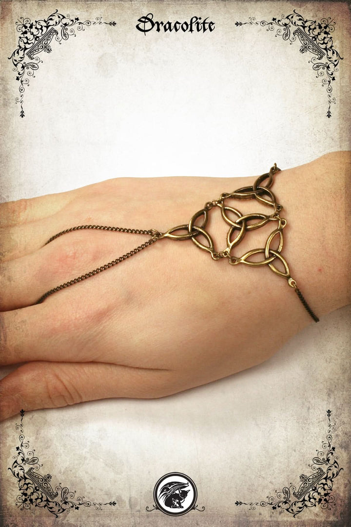 Gaelic hand flower